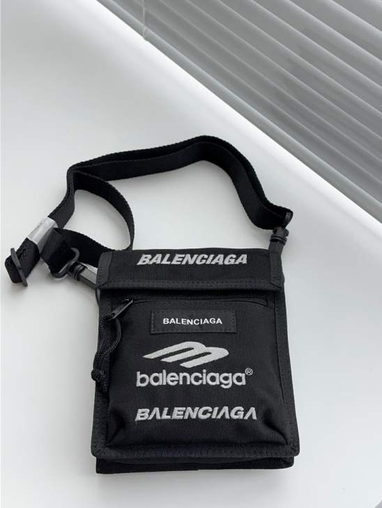 Picture of Balenciaga Handbags _SKUfw193412748fw